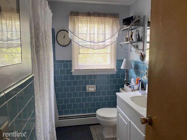 157 157 Lowden St 1 - Photo 2 of 7