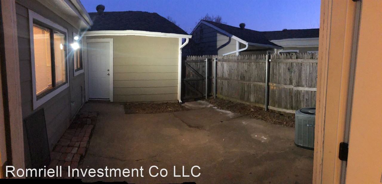 2841 Indian Creek Blvd - Photo 3 of 21