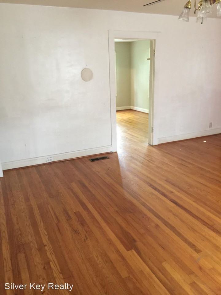 207 W Washington Ave - Photo 2 of 5