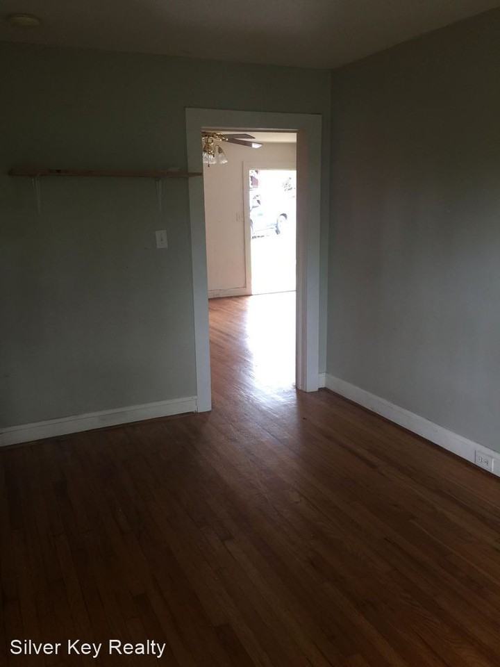 207 W Washington Ave - Photo 3 of 5