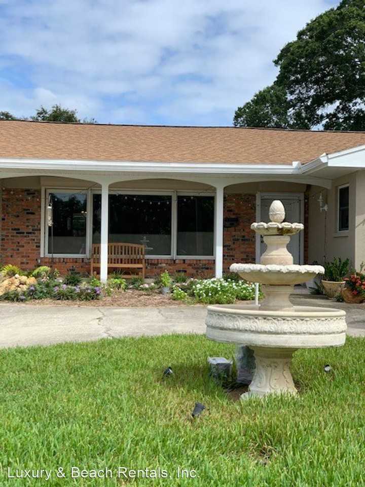 1115 35th Ave Ne - Photo 3 of 22