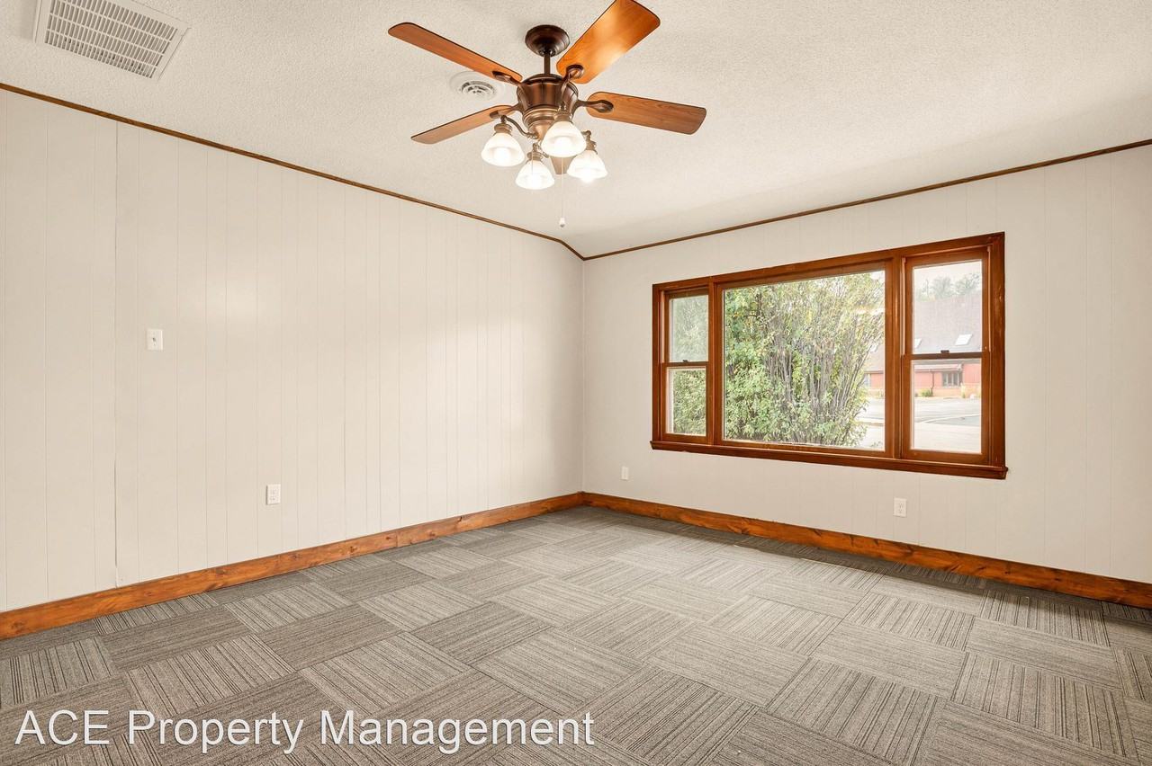 3326 Cottonwood Street - Photo 2 of 9