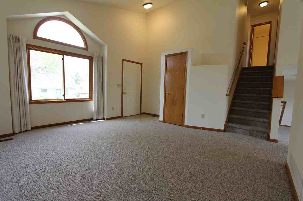 3730 Benthaven St - Photo 3 of 10