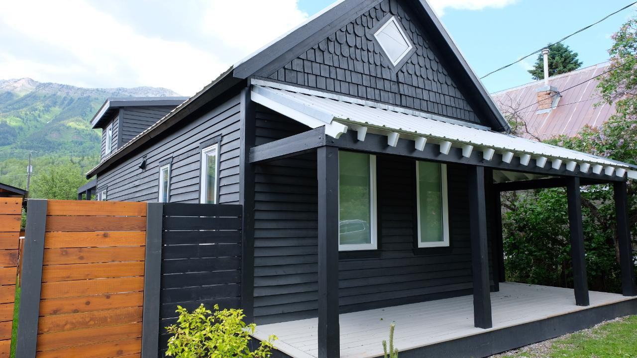 461 6th Ave - Photo 2 of 24