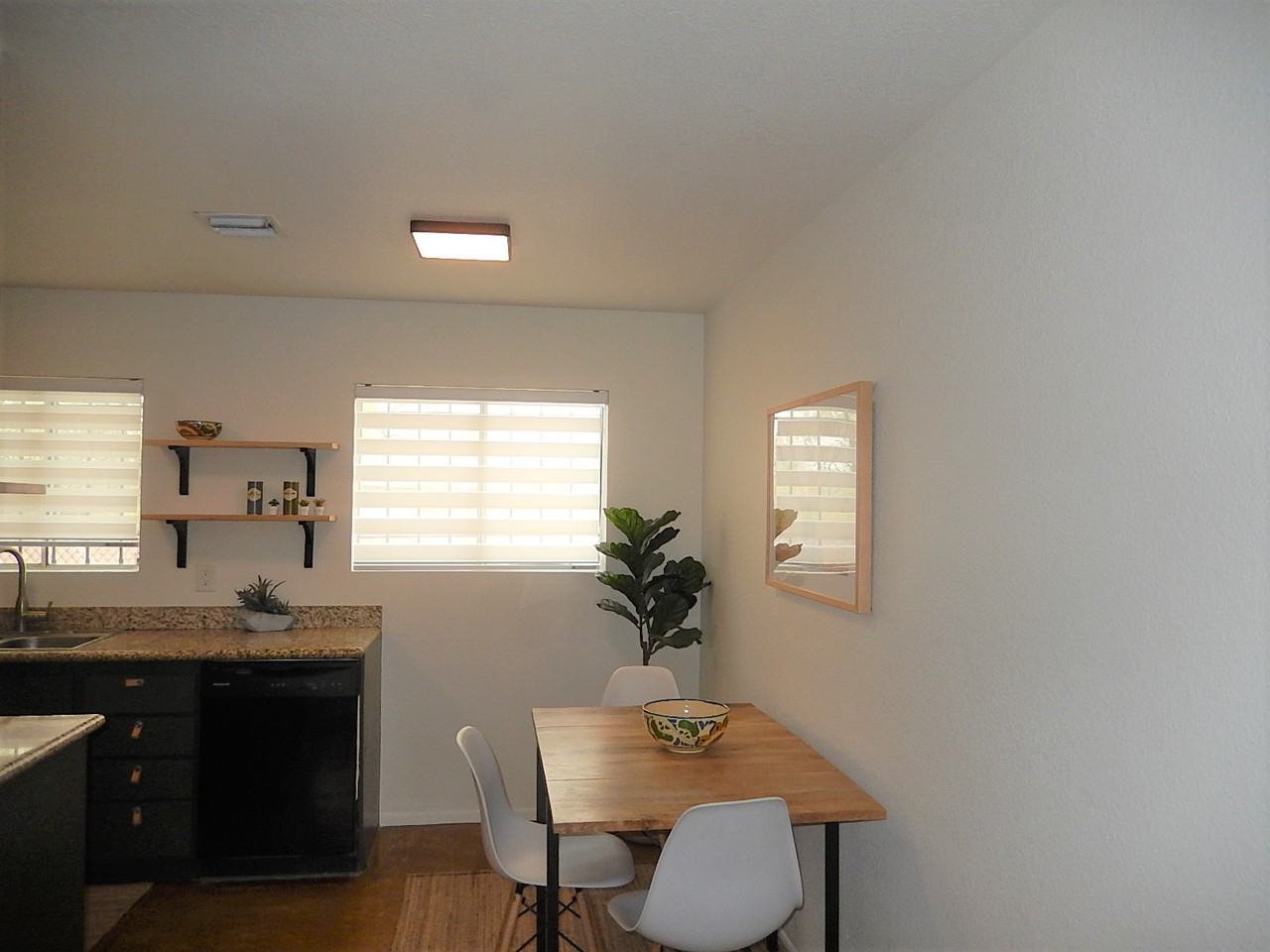 636 E Waverly St - Photo 3 of 11