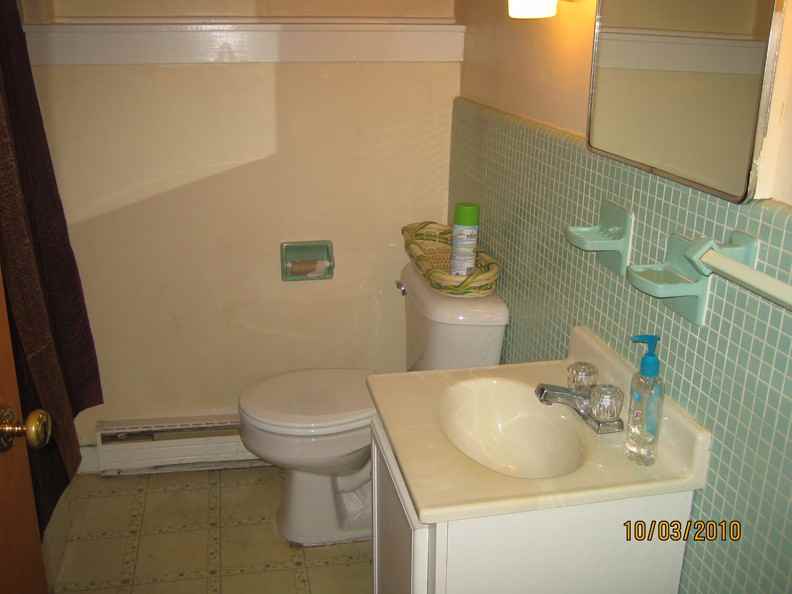 319 W Sycamore St - Photo 3 of 13