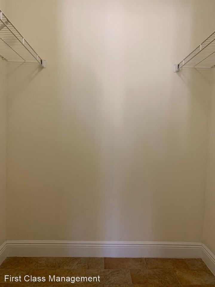 3405 3405 Winkler Ave    214 - Photo 3 of 14