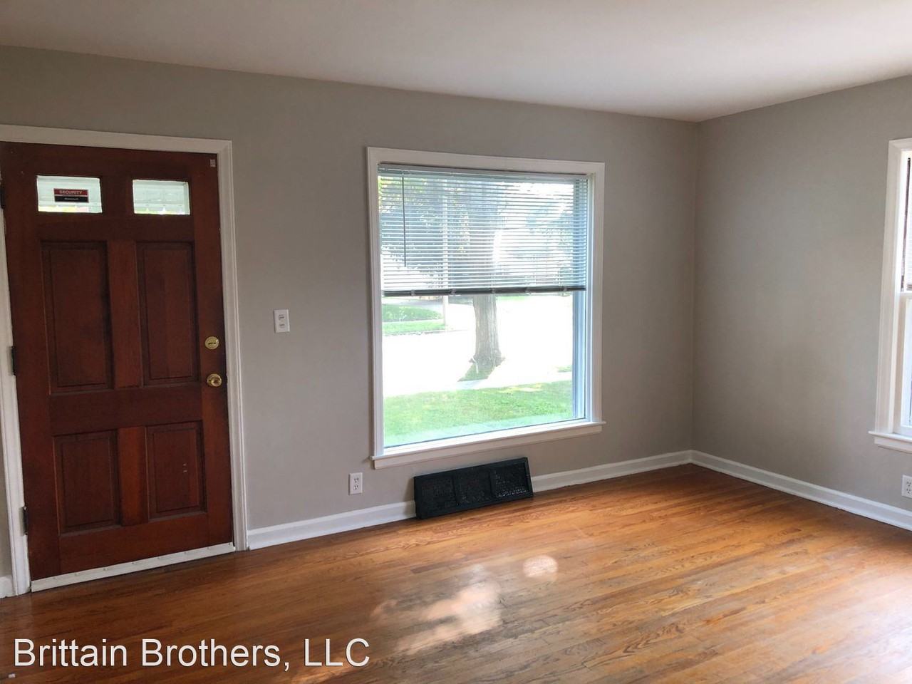 6033 N 38th St - Photo 3 of 5