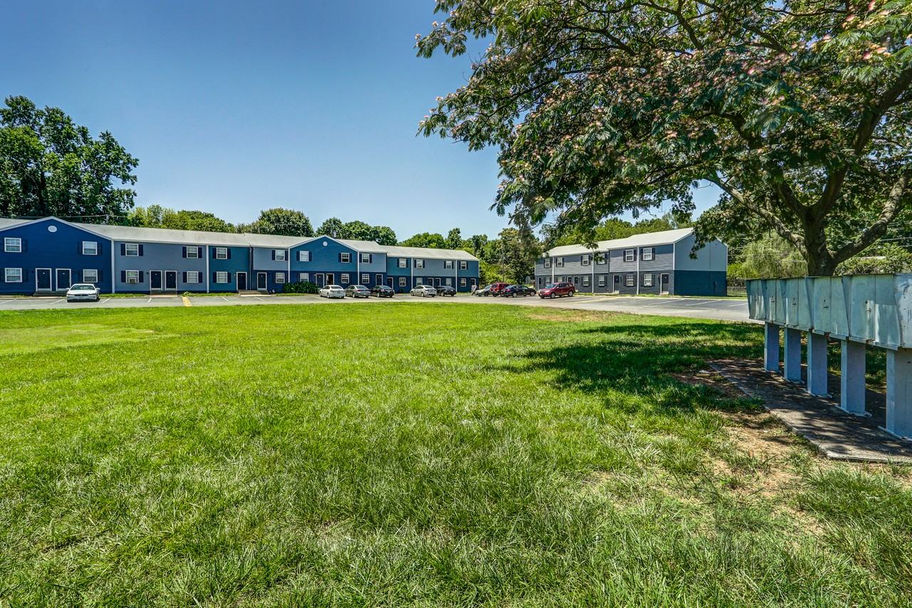 1703 Colorado Ave - Photo 2 of 50