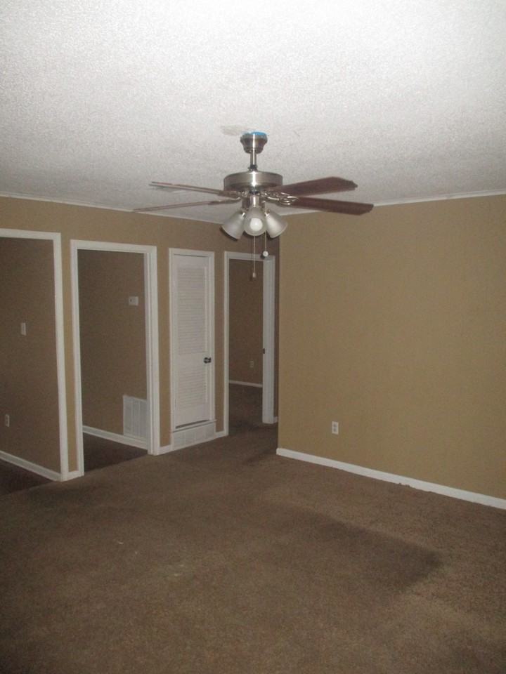 892 Hackberry Dr - Photo 3 of 10