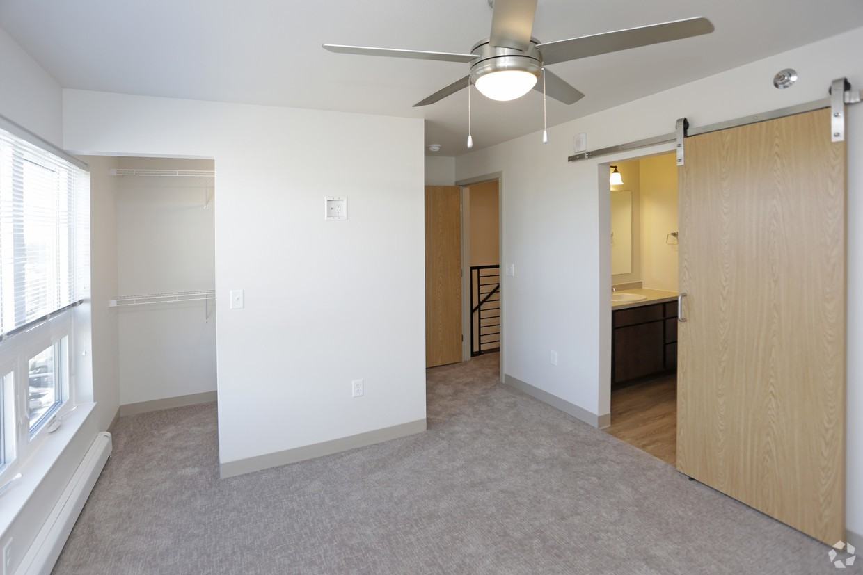 801 Main Ave - Photo 3 of 5