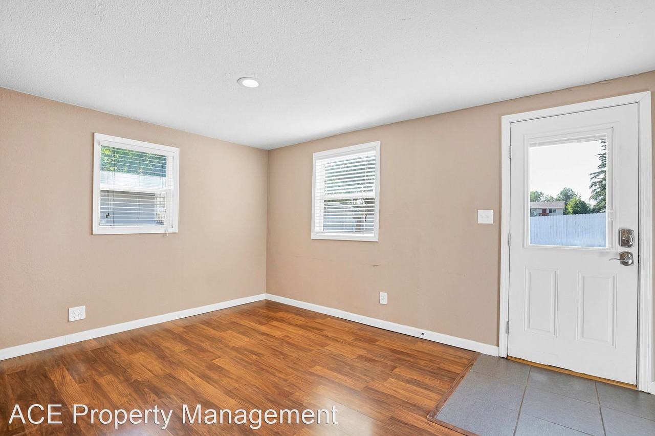 2108 6th Street - Photo 3 of 9