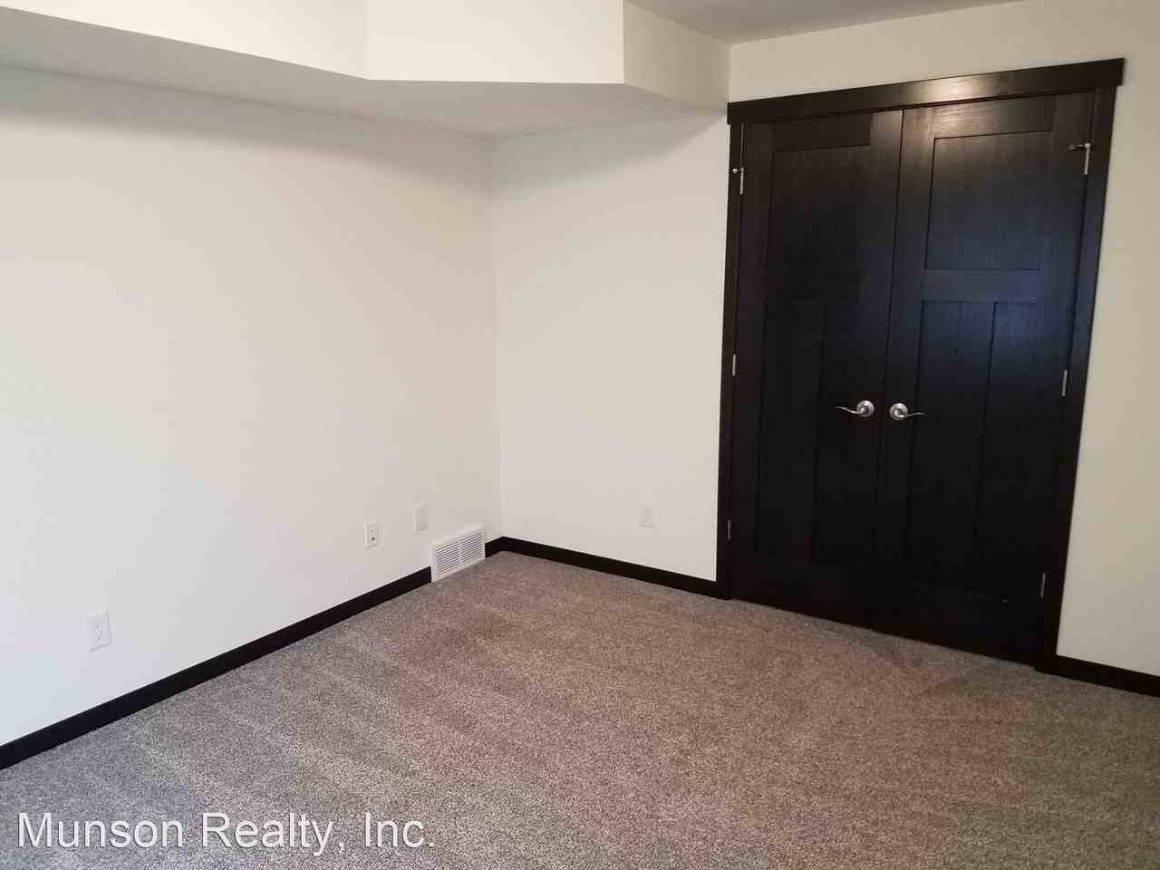 1607 Maple Dr - Photo 3 of 18