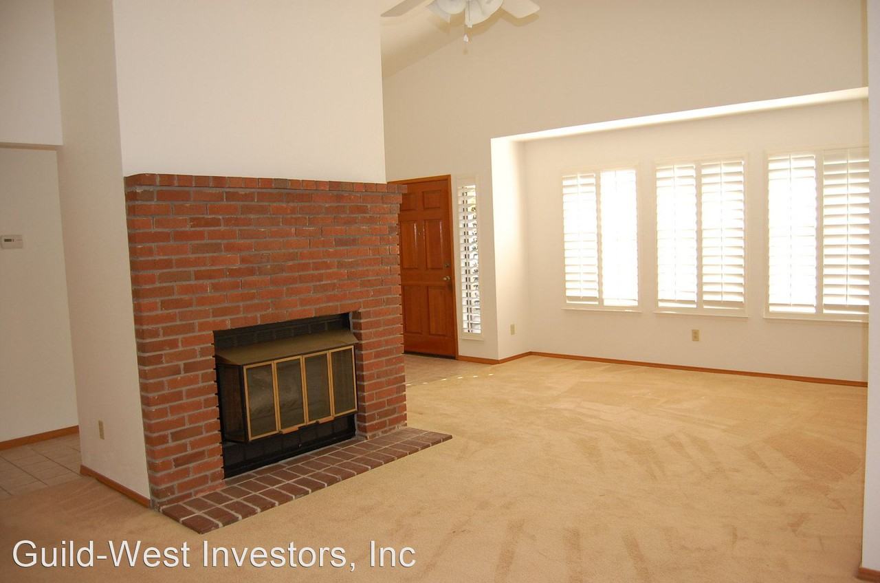 8051 Kingswood Dr - Photo 2 of 11