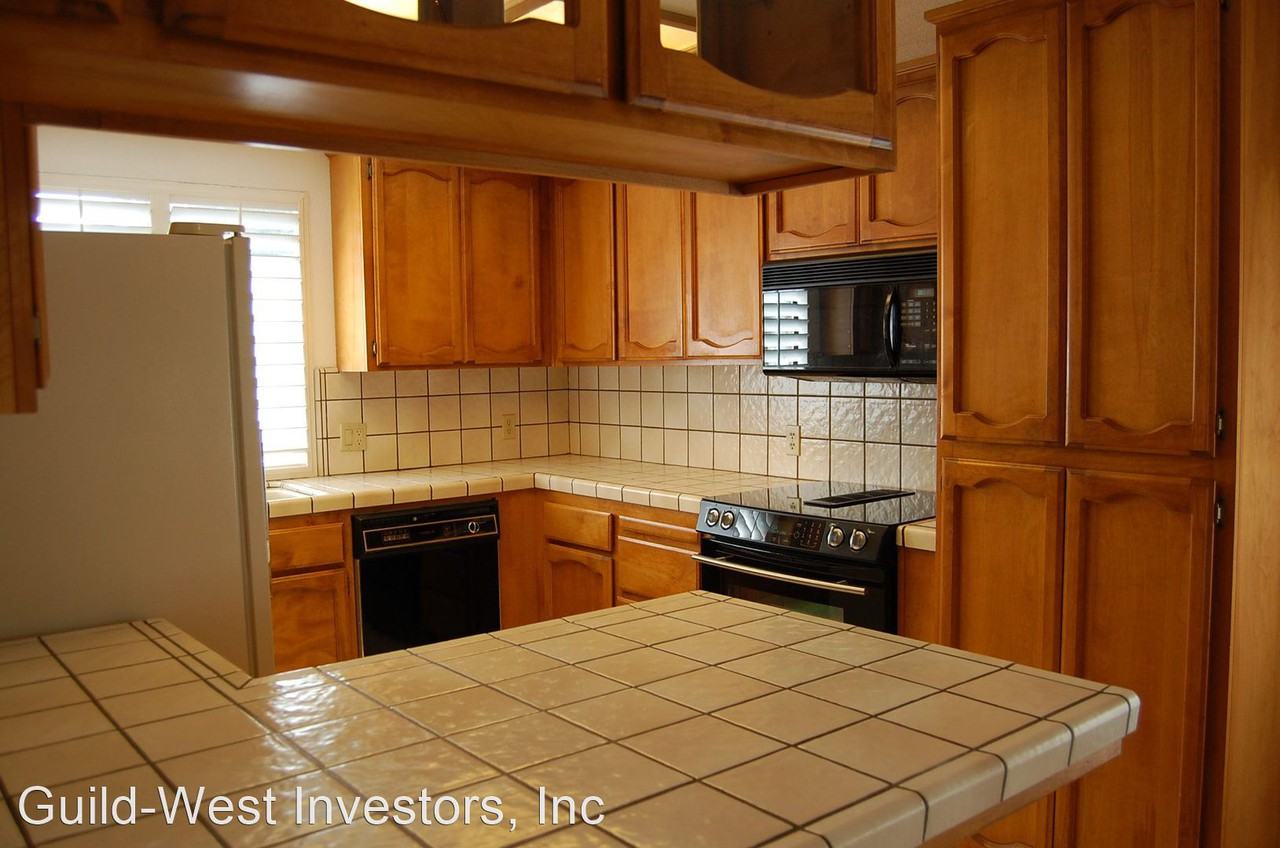 8051 Kingswood Dr - Photo 3 of 11