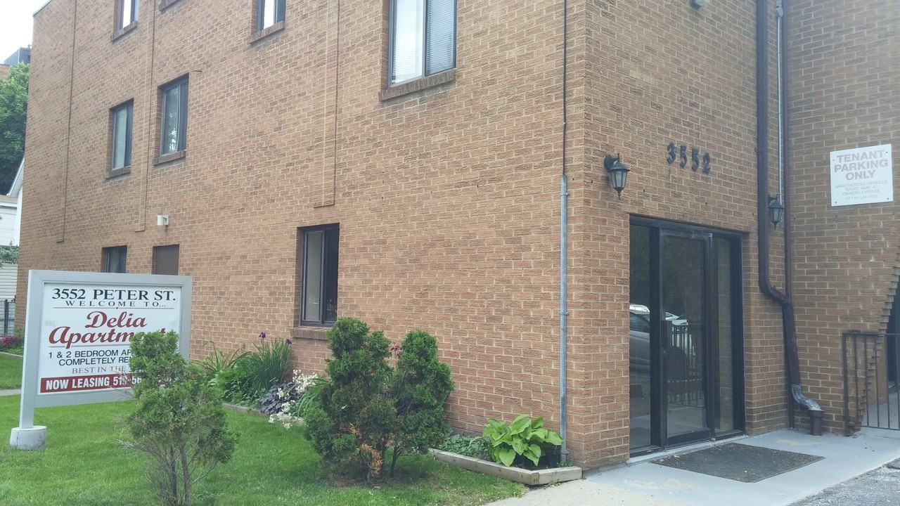 3552 Peter St - Photo 3 of 4