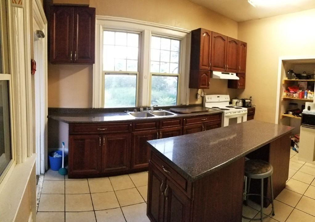 3020 Sandwich St - Photo 2 of 13