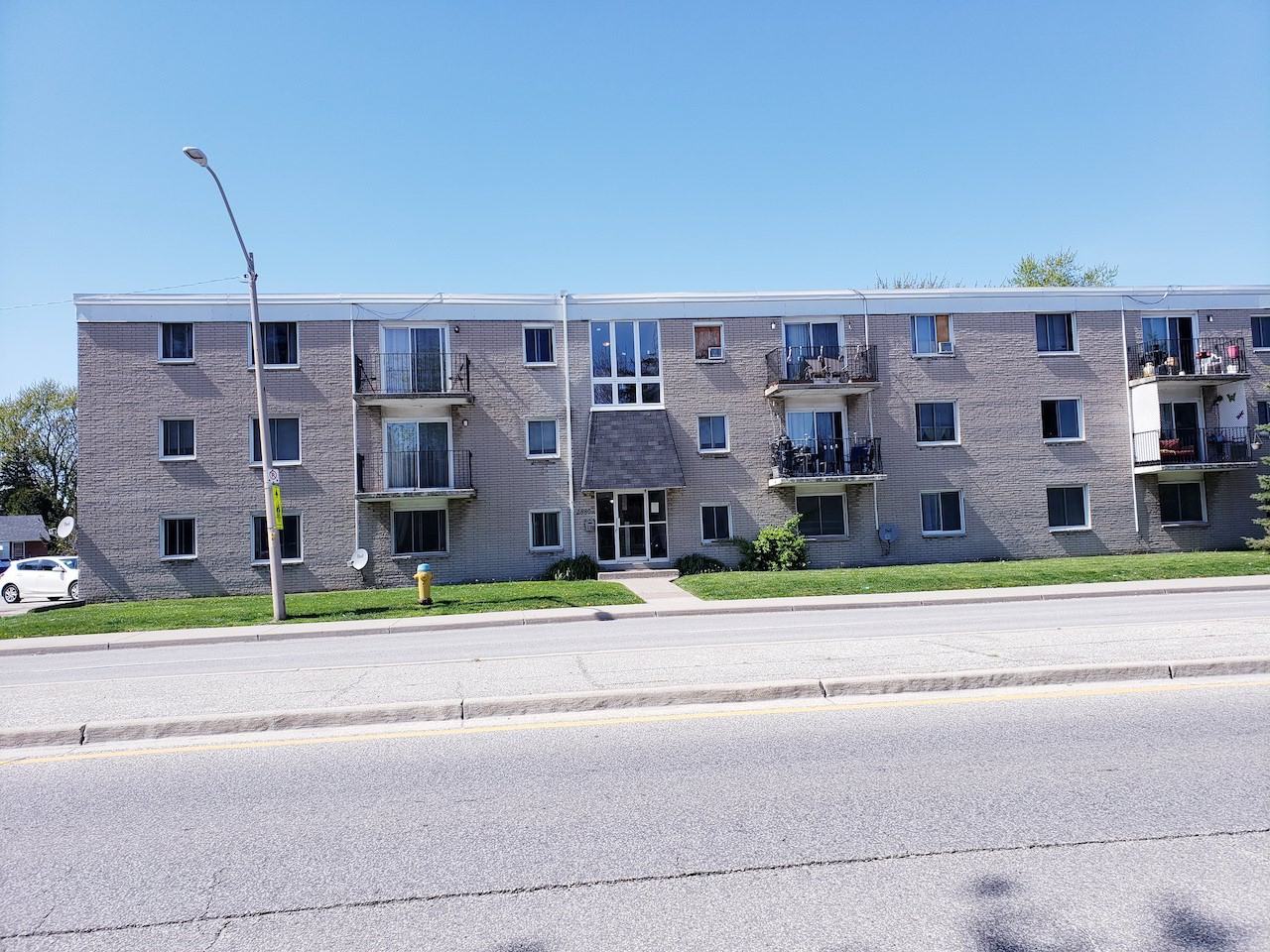2880 Tecumseh Rd W - Photo 5 of 7