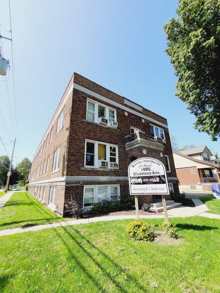 1495 Gladstone Ave - Photo 3 of 11