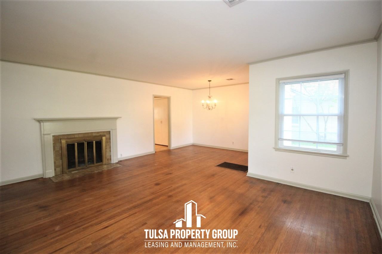 2210 S Delaware Ct - Photo 2 of 12