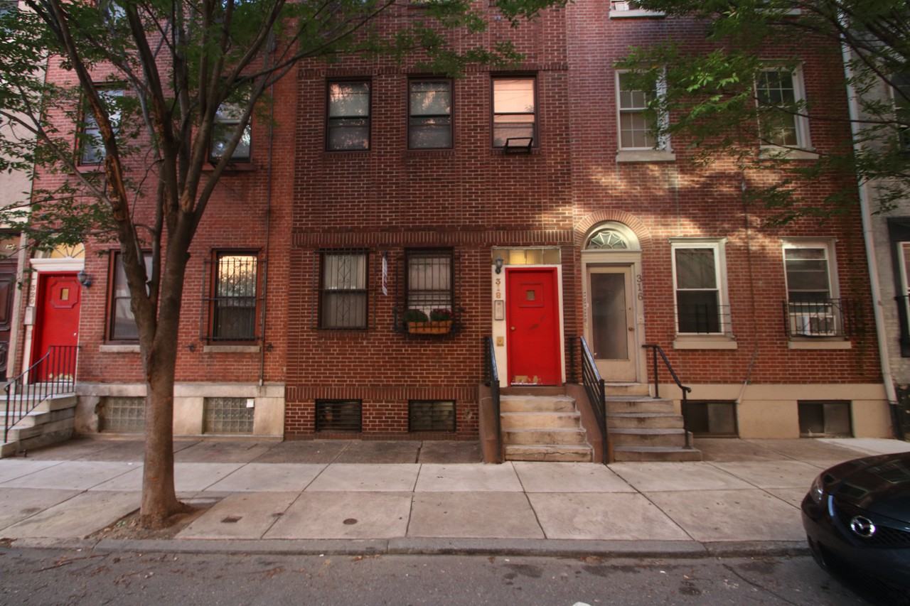 318 S 15th St - Photo 2 of 4