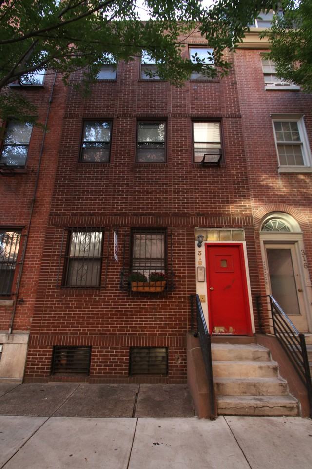 318 S 15th St - Photo 3 of 4