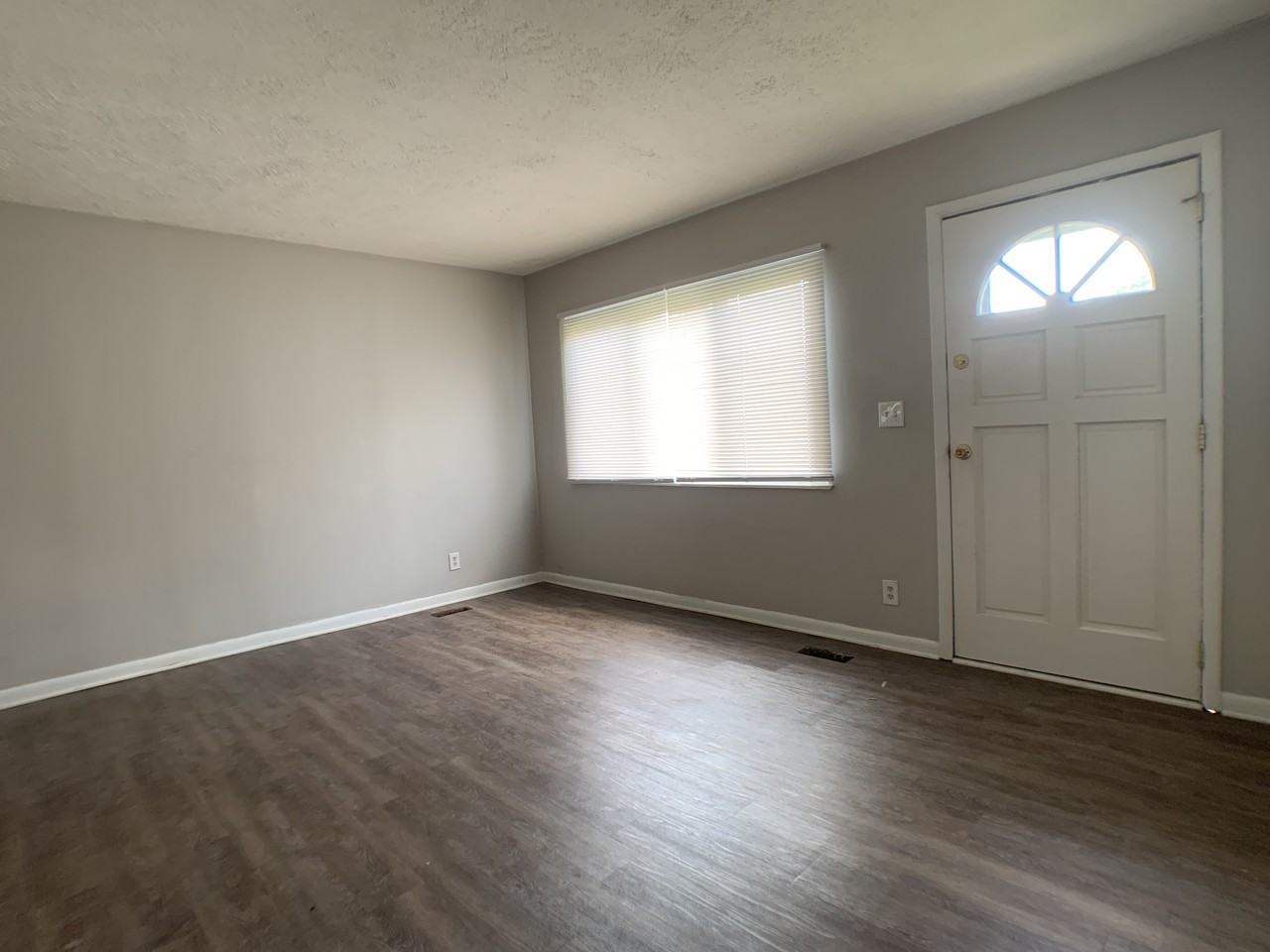 2645 Calbert Dr - Photo 3 of 14