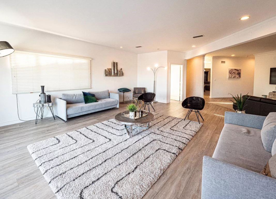 2044 N Sycamore Ave - Photo 2 of 18