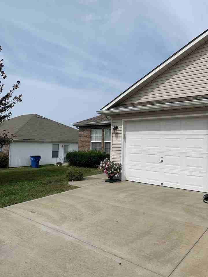 123 Sw Rock Garden Ln - Photo 2 of 5