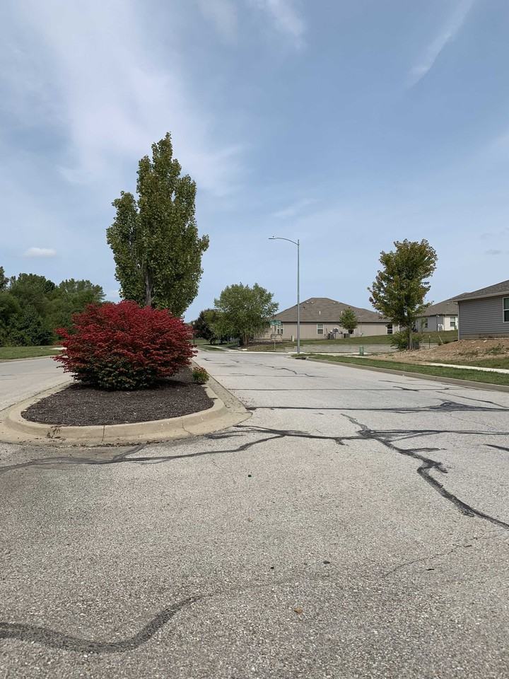 123 Sw Rock Garden Ln - Photo 3 of 5