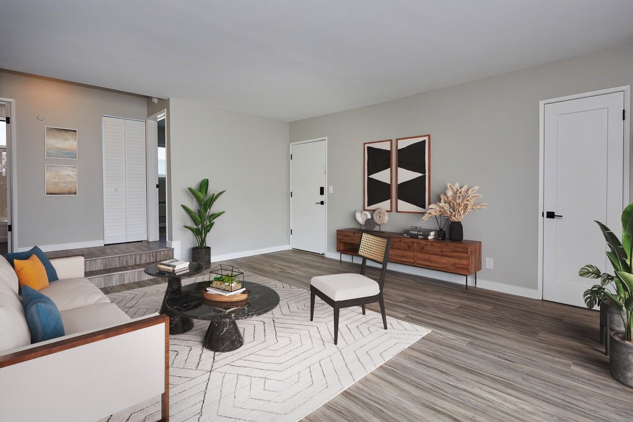 Aiden on Ash - Photo 5 of 9