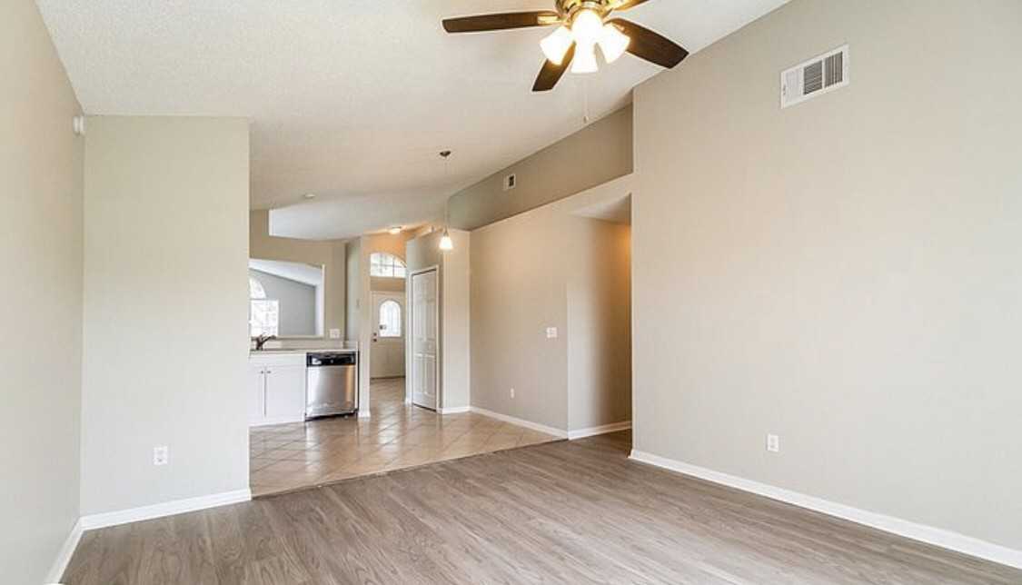 2826 Delcrest Ct - Photo 2 of 12