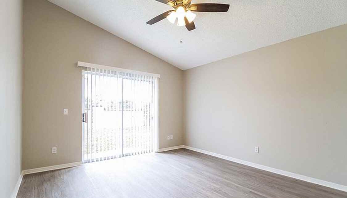 2826 Delcrest Ct - Photo 3 of 12