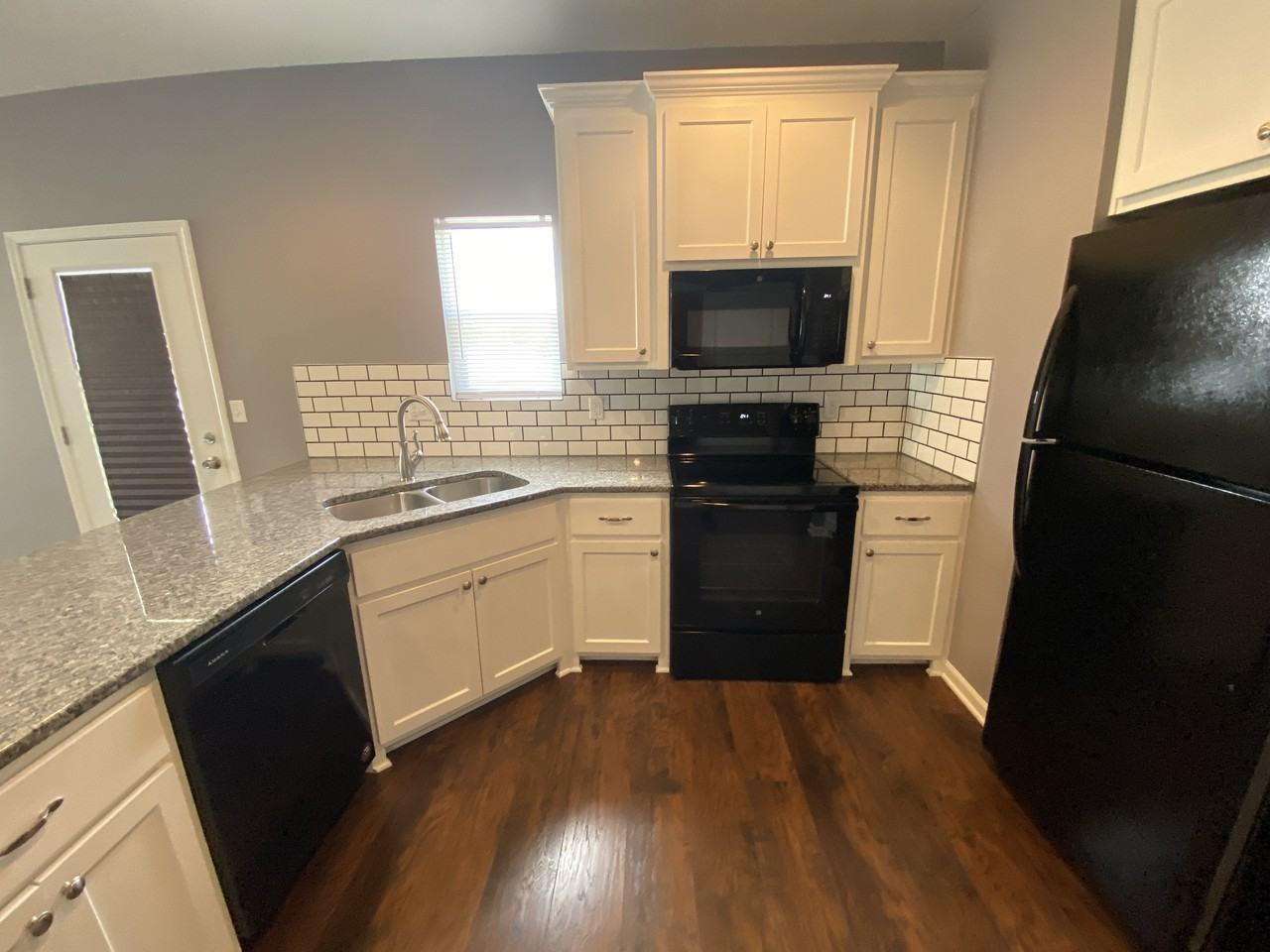 914 Riffle Dr. Pleasant Hill, MO - Photo 2 of 11