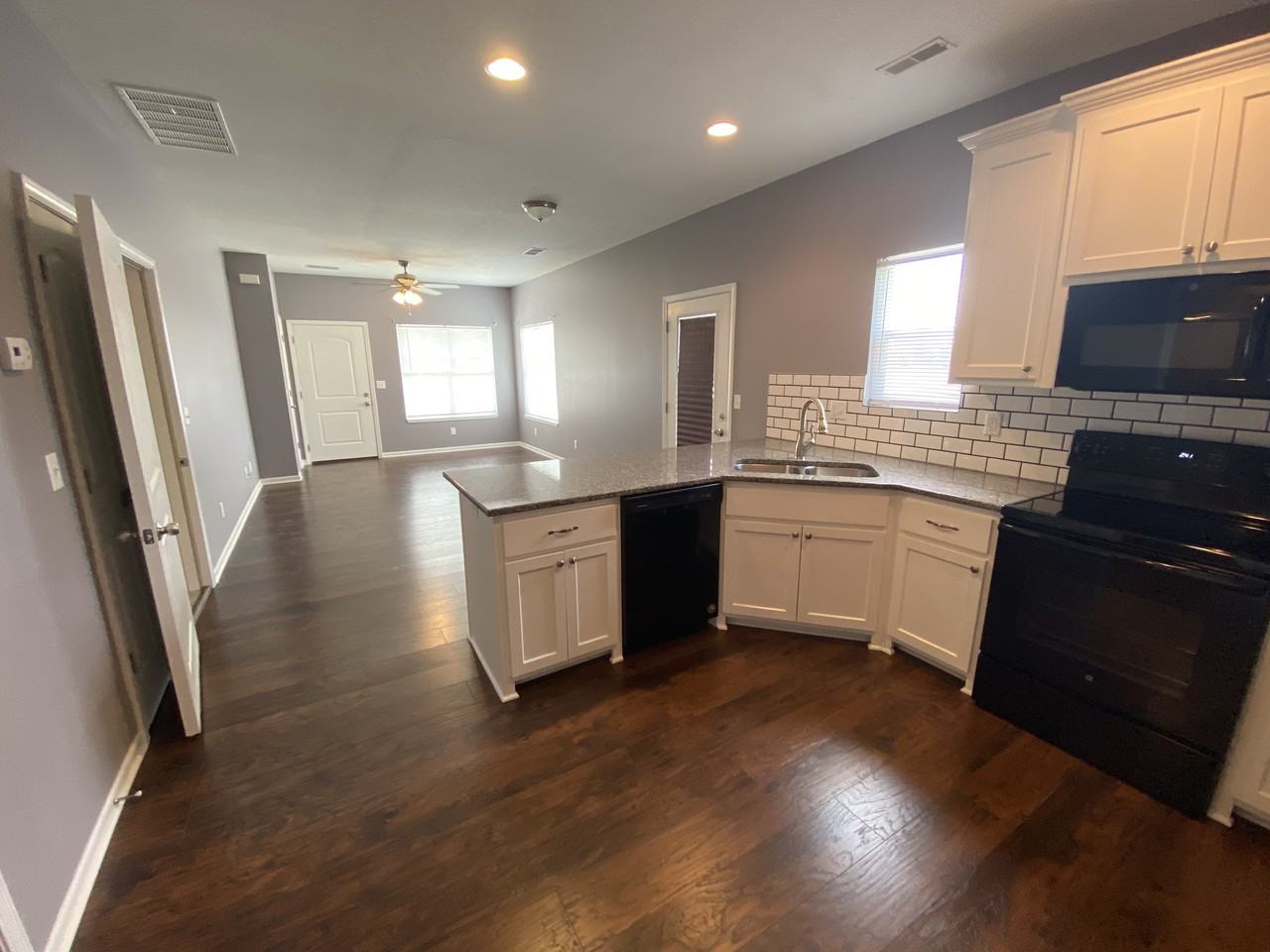 914 Riffle Dr. Pleasant Hill, MO - Photo 3 of 11
