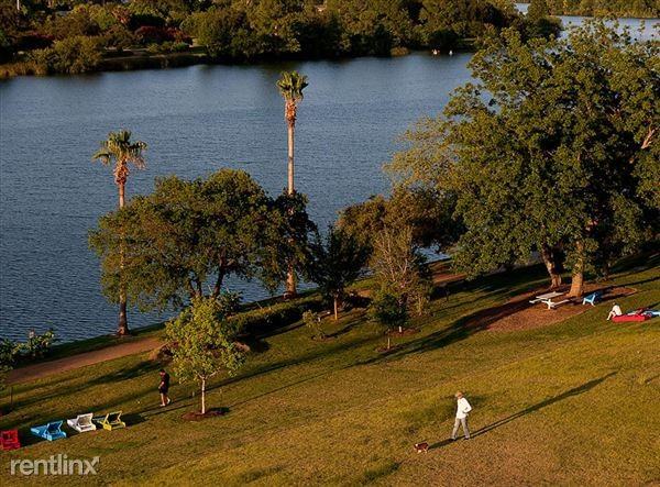 603 Davis St - Photo 2 of 5