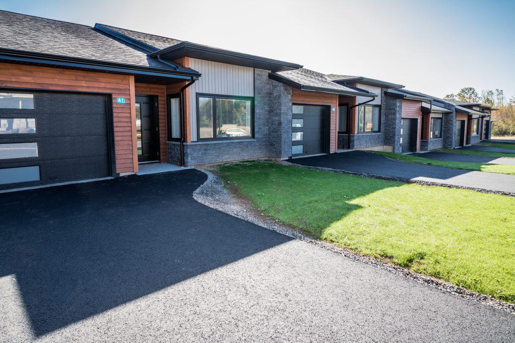 43 Leaside Crt - Photo 2 of 26