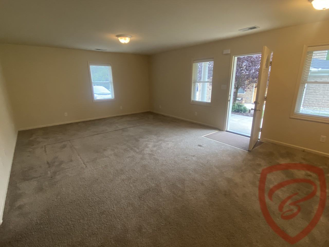 218 Patricia Anne Lane - Photo 3 of 10