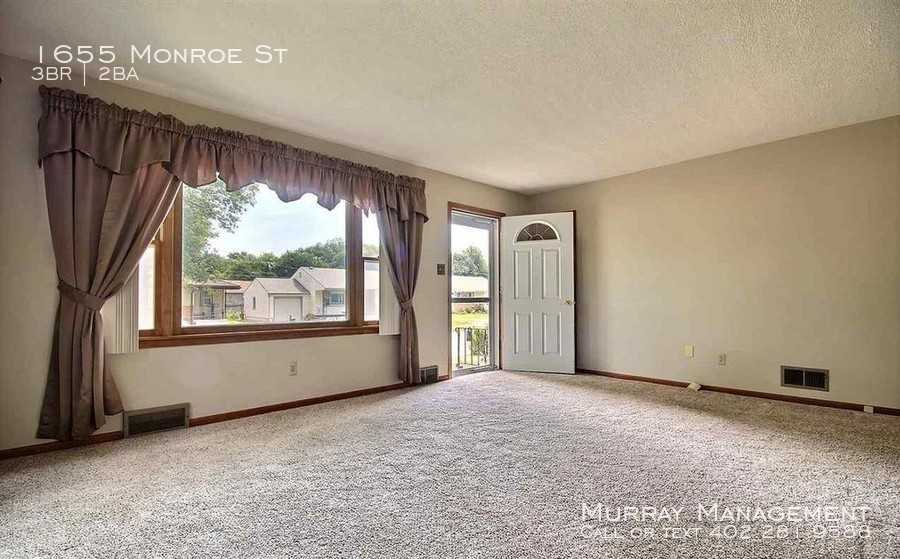 1655 Monroe St - Photo 3 of 35