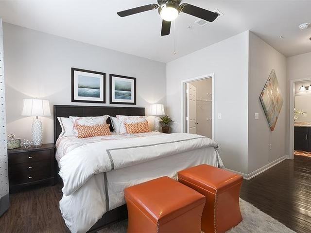 8823 Dugas Dr - Photo 7 of 29