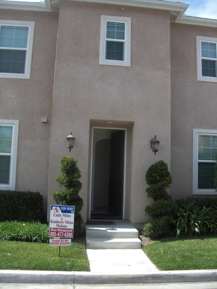 1053 Ambrosia St - Photo 2 of 11