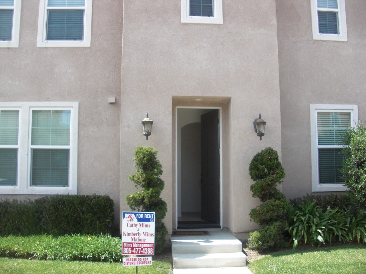 1053 Ambrosia St - Photo 3 of 11