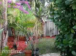 147 Banyan Cir - Photo 2 of 5