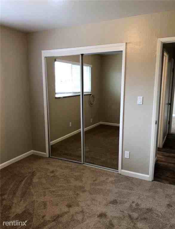 633 633 Clara St 3 - Photo 2 of 10