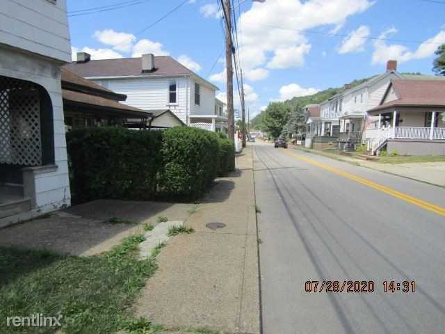 315 315 Marshall St B - Photo 2 of 25