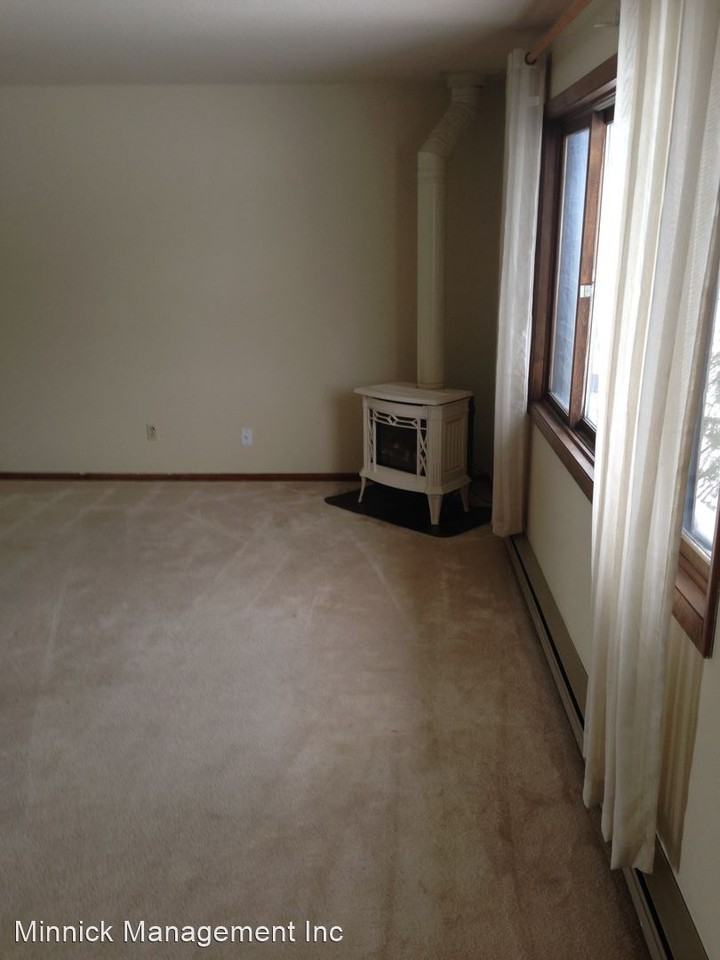 685 Solar Way - Photo 2 of 7