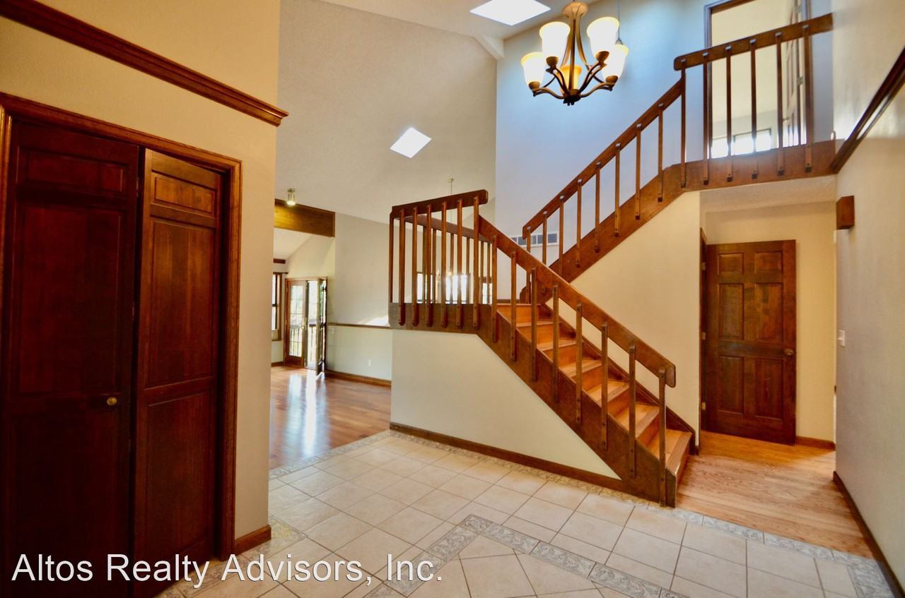 6457 Wind Hollow Ct - Photo 3 of 29