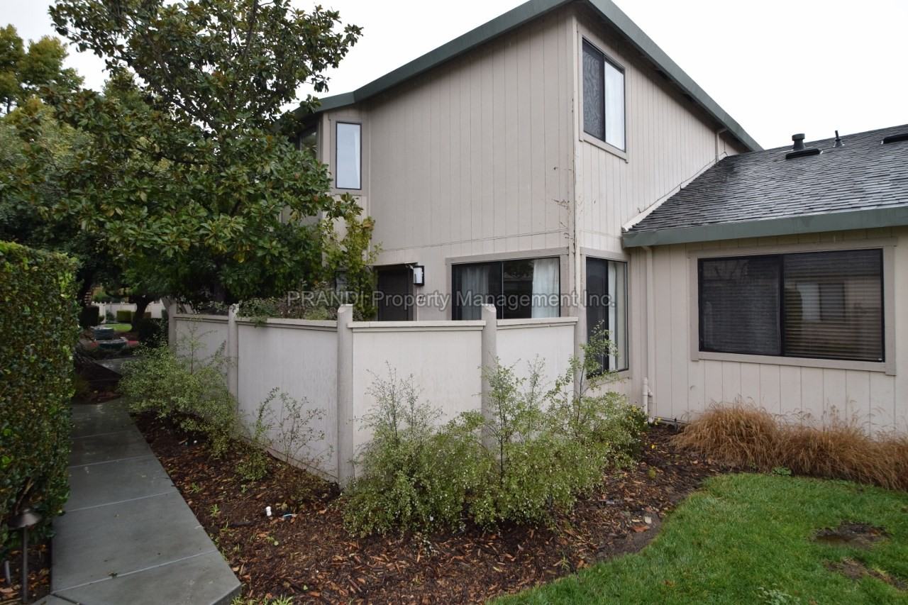 77 Dockside Cir - Photo 2 of 10