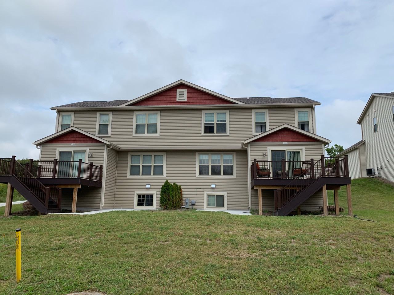 1564-1566 E Gate Dr - Photo 2 of 2