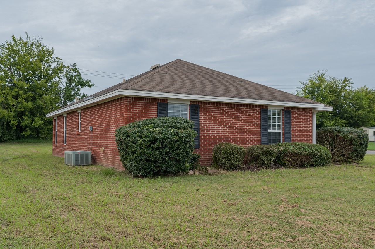 6000 Aldersbrook Ct - Photo 2 of 33